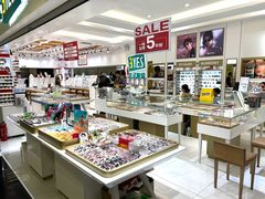 -美式眼镜·授权蔡司.依视路.尼康.豪雅.明月(人民广场店)