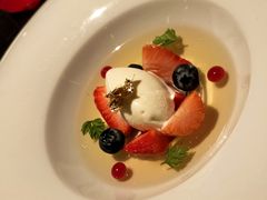 渍草莓-wann lounge 低温慢煮牛排·清吧