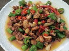 腾冲菌香尖椒鸡-小喜客·云南特色菜(纳西庭院店)