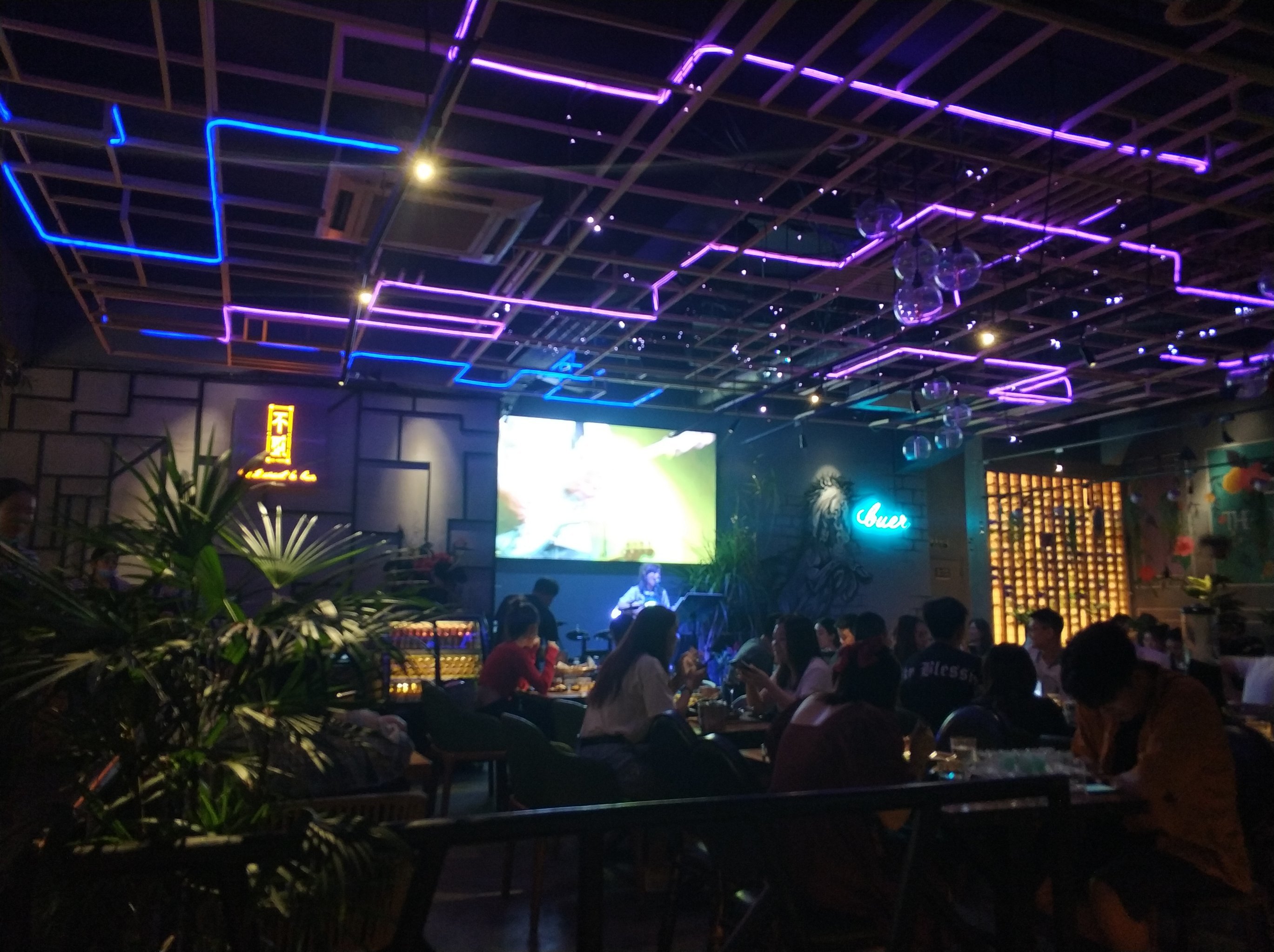 酒吧位置好找,环境特别好,很安静,靠窗的-大众点评