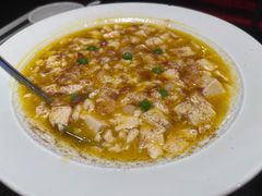 蟹粉豆腐-吴越荣记苏州菜·松鼠桂鱼(月光码头店)