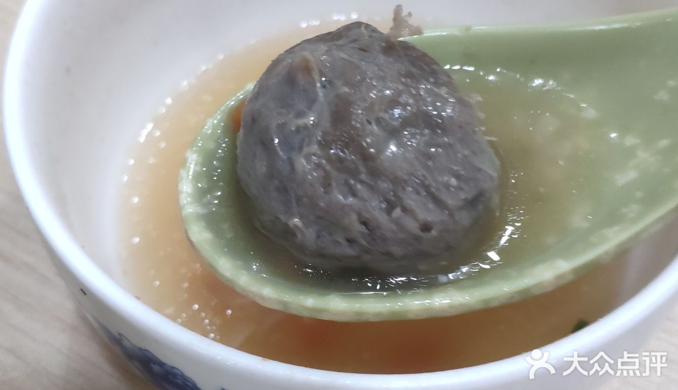 我被这鲜艳夺目的集美粉带回清迈街头的五味杂陈