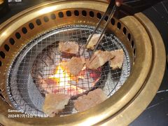 -山川小町·极番烧肉(新地假日广场店)