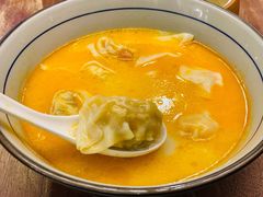 金汤黄鱼馄饨-蟹黄鱼·楼上面馆(外滩中央旗舰店)