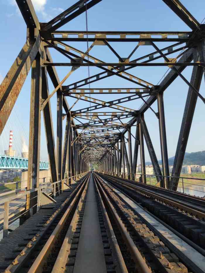 小南海站-"an abandoned viaduct."-大众点评移动版