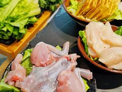 现杀牛蛙-老酉火锅(阳明古镇店)