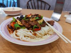 -歹歹的加个面过油肉拌面