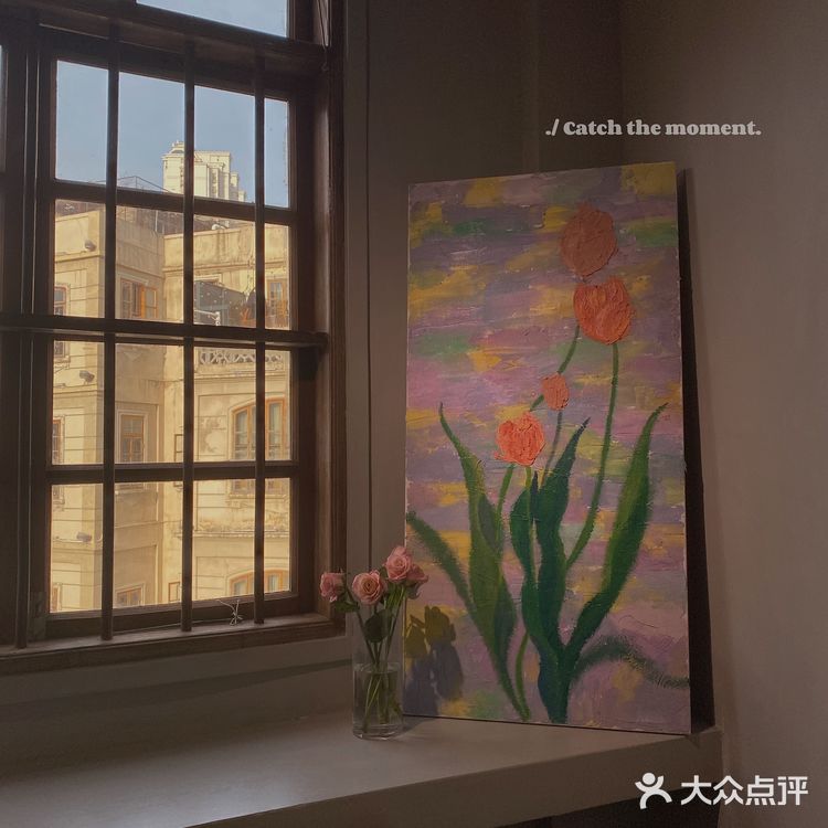 刚到的时候没什么人 我们就挑了个窗边的位置