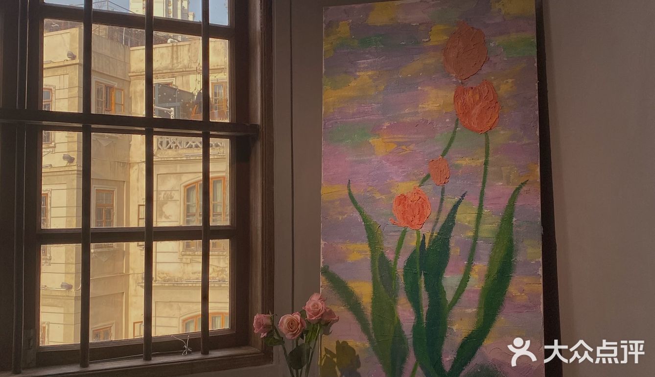 刚到的时候没什么人 我们就挑了个窗边的位置