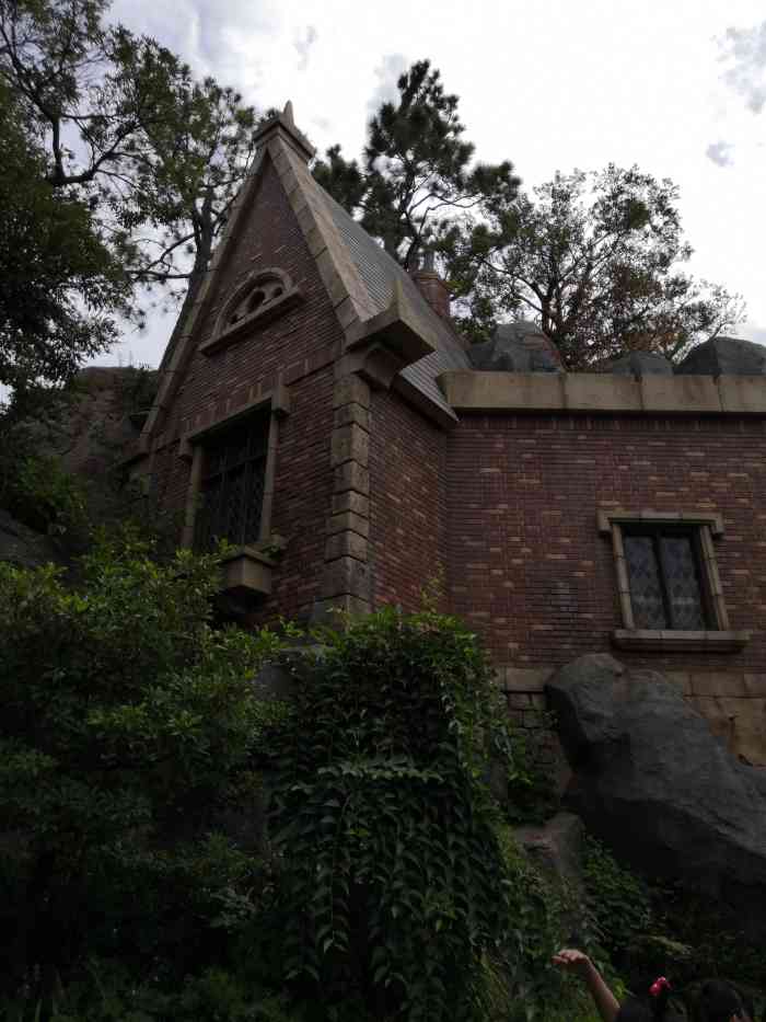 幽灵公馆-"反而是幽灵公馆这样的人为恐怖气氛的他有点.