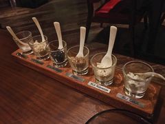 配套的盐与酱汁-恰餐厅及酒吧 CHAR Bar & Grill (北京丽都皇冠假日店)