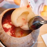 都给我去吃这碗燕窝汤丸酒酿椰皇！