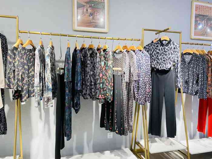 康富来丝绸(凤城二路店)-"凤城二路到三路的中间也开了一家康富来.这.