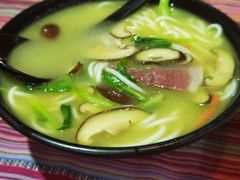 -香巴拉云南餐厅(华莱坞店)