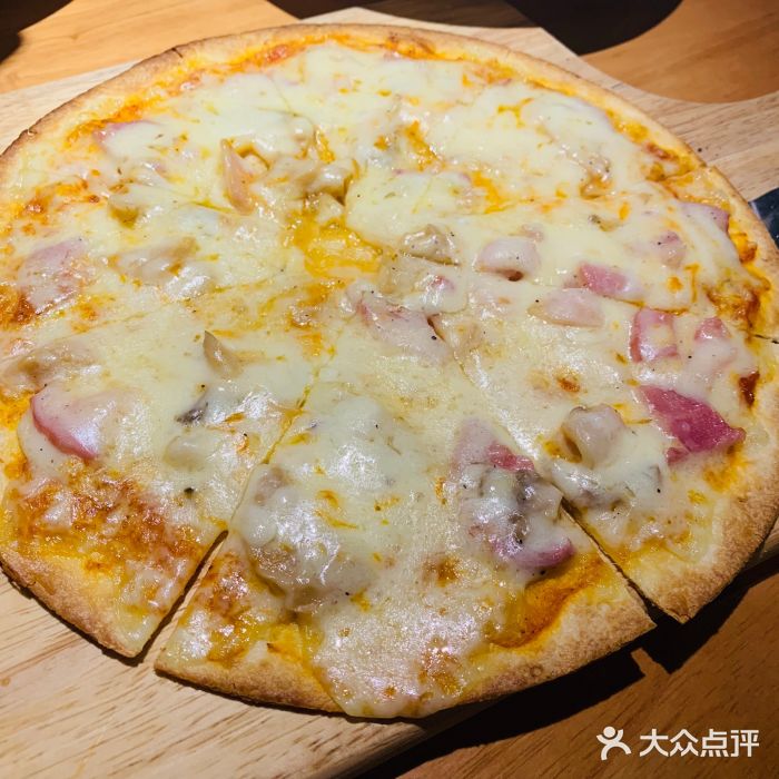 新贝乐意大利餐厅(苏州中心店)培根蘑菇薄脆披萨（10寸）图片