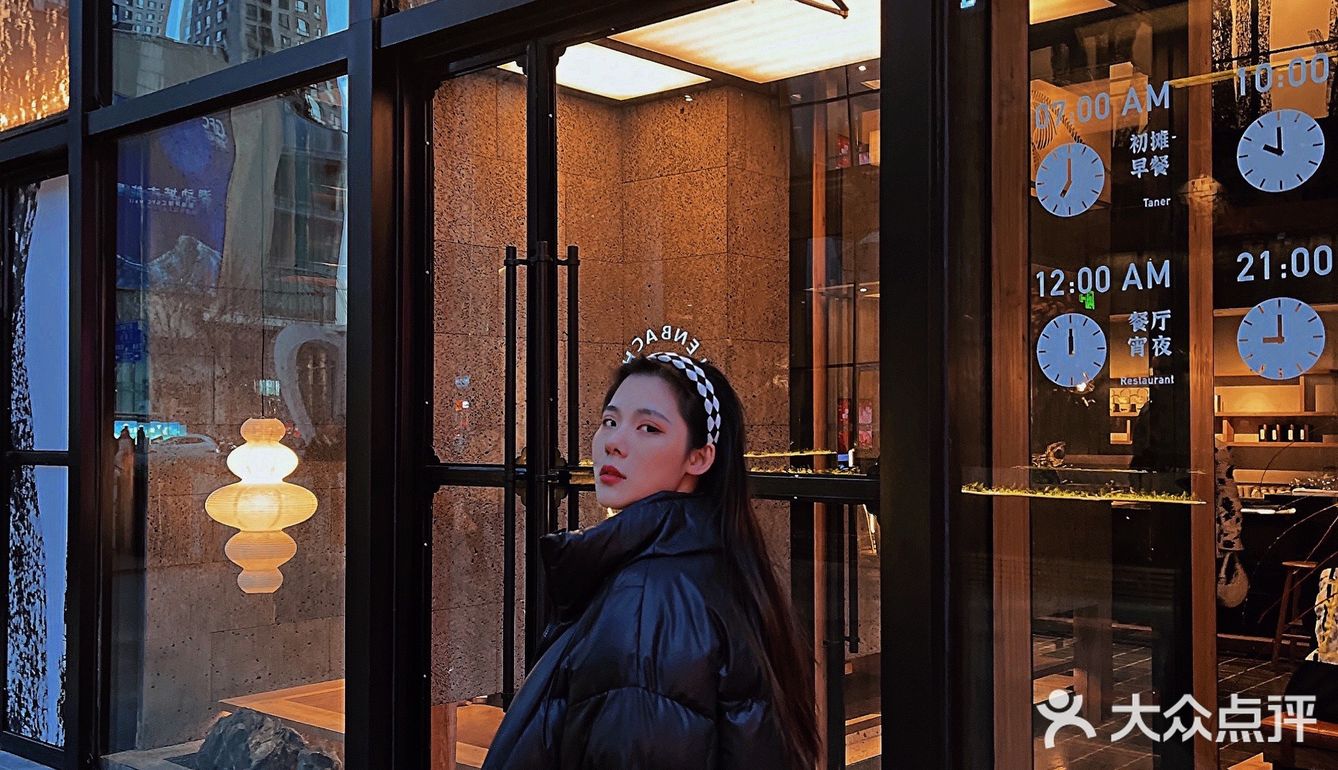 这家可以称为沈阳的神仙餐厅～ 店内环境装修非常有设计