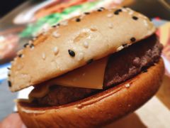 安格斯厚牛芝士堡-麦当劳(燕顺路店)