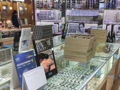 -三叶眼镜城批发市场(上海火车站店)