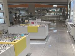 -J-Optical佳视明眼镜·蔡司视觉(青岛金茂览秀城店)