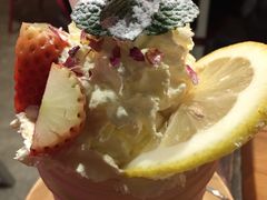 草莓奶昔-MIKAKU(万达广场上海宝山店)