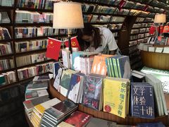 -钟书阁(松江泰晤士小镇店)