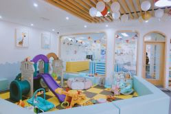 -嗨游宝贝婴幼儿水育馆(缤格汇店)