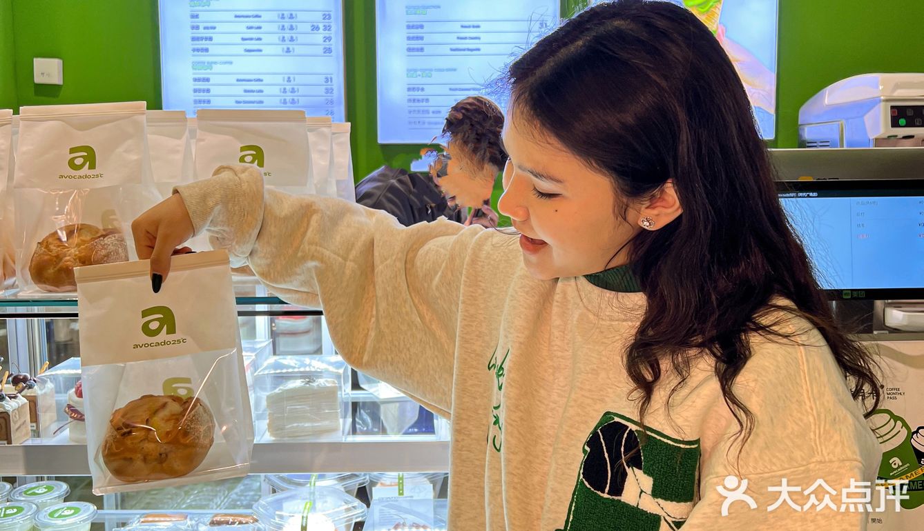 乌鲁木齐探店︱最爱的绿色牛油果咖啡店