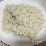 香喷喷的牛肉末葱油伴韭菜叶面
