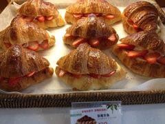草莓羊角-巴黎贝甜(常德路店)