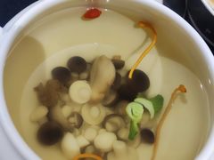 菌菇皇养生汤-荣公子创意菜