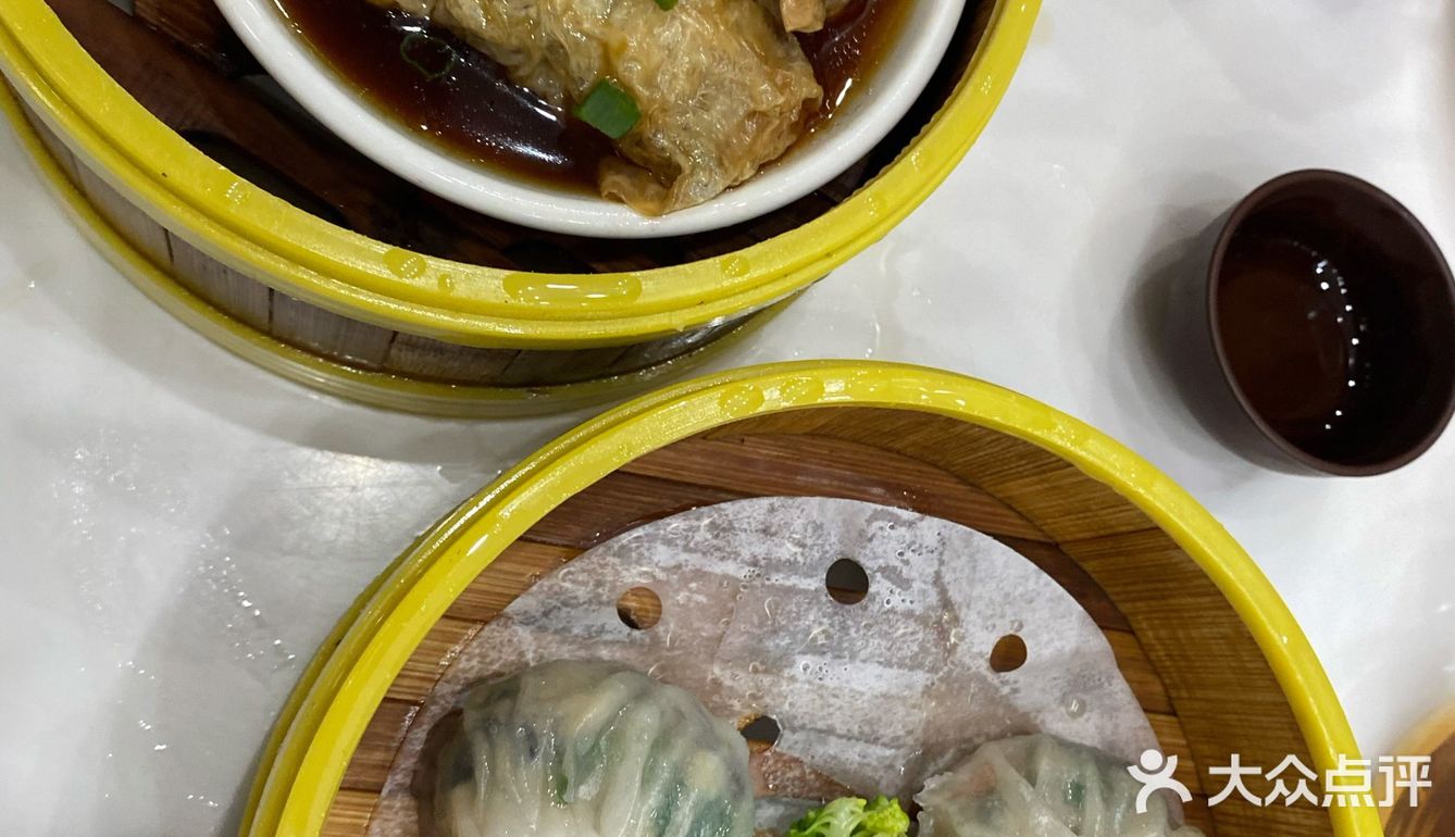 店里现在有活动，买三送一！