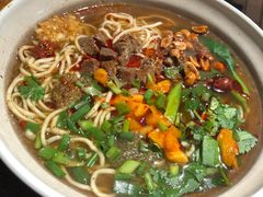 张飞牛肉面-爆炸头阿姨小四川正宗川味小吃(无任何分店)