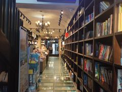 -钟书阁(松江泰晤士小镇店)