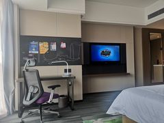 -深圳宝安体育馆希尔顿欢朋酒店