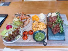 -Mark&Mars Restaurant