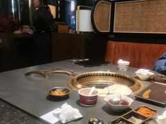 -铭牛烧肉·和牛海鲜自助(高新月牙湖店)