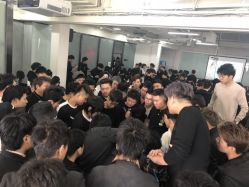 -一東造型烫发染发