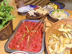 云南鲜黄牛肉-洱火云南酸菜牛肉火锅(石景山当代商城店)