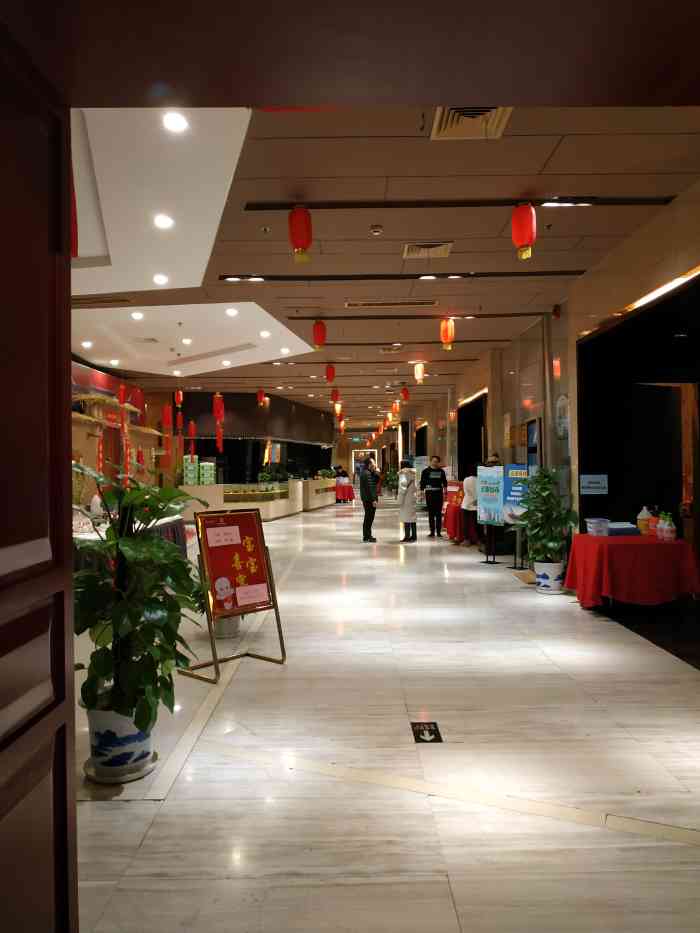 西安饭庄(金花南路店)-"店里面的环境很好哦,金奖葫芦鸡最好吃,还.