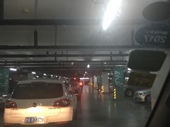 -虹桥火车站-停车场