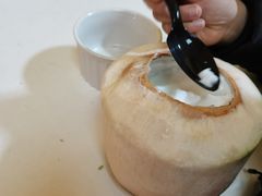 -志龙皇冠吃货椰子铺