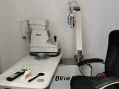 -博士眼镜集团石人工眼镜(虹口万泰店)