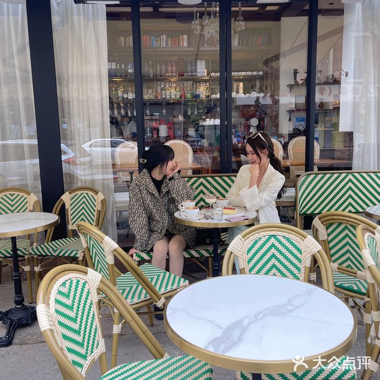 成都探店｜假装在巴黎｜我和Jennie有个约会