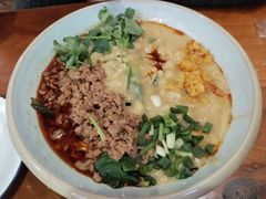 -爆炸头阿姨小四川正宗川味小吃(无任何分店)