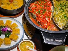 -阿瓦山寨·湘菜现炒·剁椒鱼头王(咸阳总店)