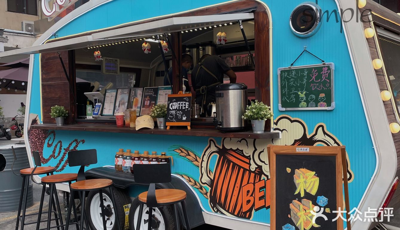 济南首家｜巴士移动饮品车🚌也太好拍了叭 ❗️