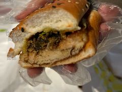 腊味菜菜堡-麦当劳(津南吾悦广场店)