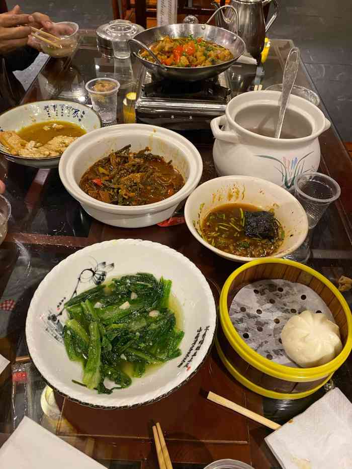 看花眼最后挑了这家比较有名的火宫殿 服务略糙,好在小吃都蛮好吃的