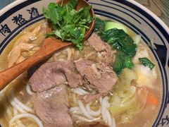招牌红煨牛腩粉-鑫花溪牛肉米粉(东环大润发店)