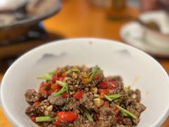 香菜拌牛肉-两湖厨子·湖南菜·湖北菜·河鲜(康乐店)